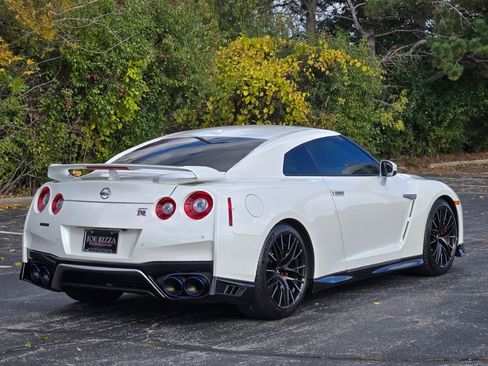 Used 2020 Nissan GT-R Premium image 9