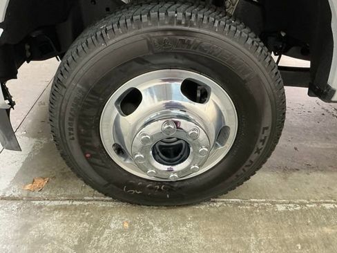 Used 2026 Ford F350 Platinum AWD/4WD image 12