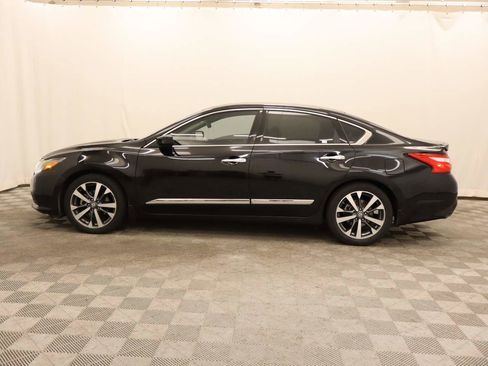 Used 2016 Nissan Altima 3.5 SR w/ Interior Lighting Package FWD image 2