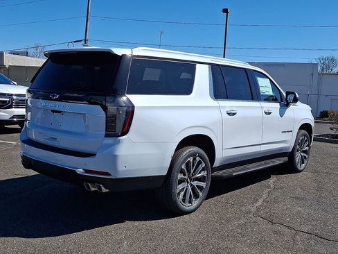 New 2026 Chevrolet Suburban High Country w/ Sun And Tow Package AWD/4WD image 8