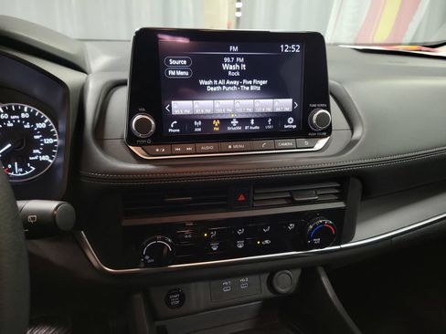 Used 2024 Nissan Rogue S AWD/4WD image 14