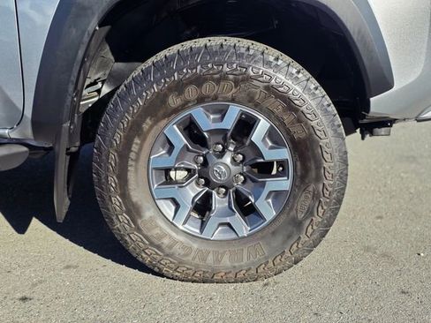 Used 2023 Toyota Tacoma TRD Off-Road image 8