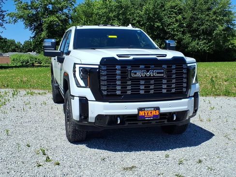 Used 2025 GMC Sierra 3500 Denali Ultimate AWD/4WD image 6