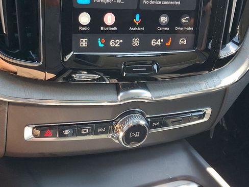 Certified 2025 Volvo XC60 B5 Ultra AWD/4WD image 17