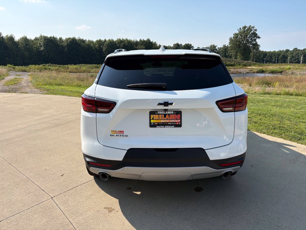 New 2026 Chevrolet Blazer LT w/ LPO, Arctic Package FWD image 8