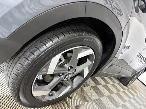 Used 2025 Hyundai Venue SEL FWD image 33