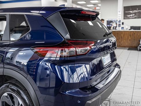 Used 2026 Nissan Rogue SV AWD/4WD image 12