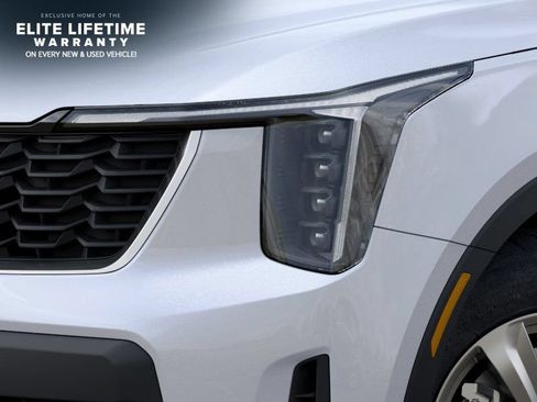 New 2026 Kia Sorento LX FWD image 11