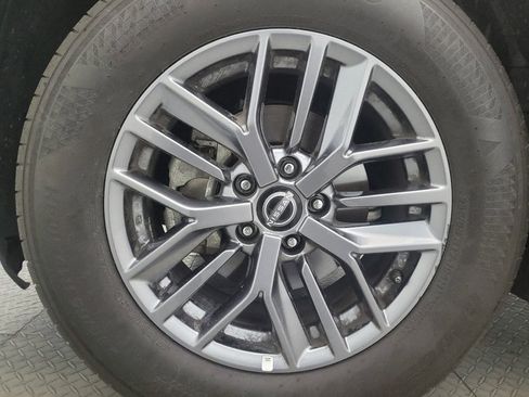 Used 2024 Nissan Rogue S image 31