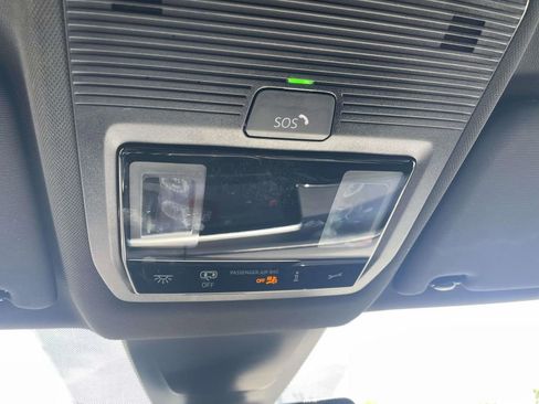 Certified 2025 Volkswagen Atlas Cross Sport SE FWD image 25