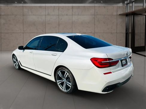 Used 2019 BMW 740i w/ M Sport Package RWD image 5