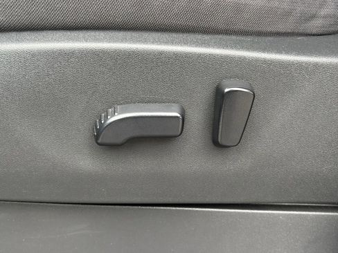 Used 2023 Nissan Frontier SV image 18