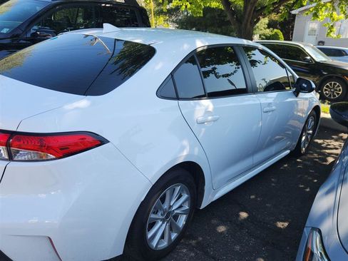 Used 2025 Toyota Corolla LE w/ LE Premium Package FWD image 3