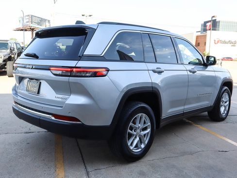 Used 2024 Jeep Grand Cherokee Laredo X w/ Luxury Tech Group I AWD/4WD image 4
