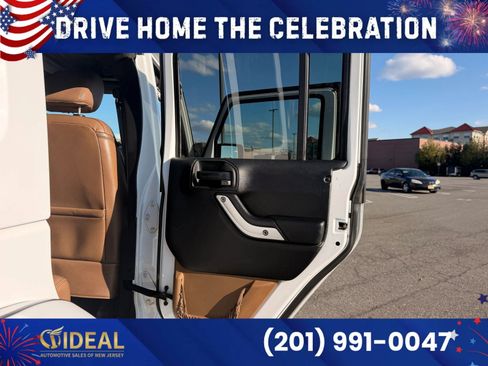 Used 2016 Jeep Wrangler Unlimited Sahara w/ Connectivity Group AWD/4WD image 18