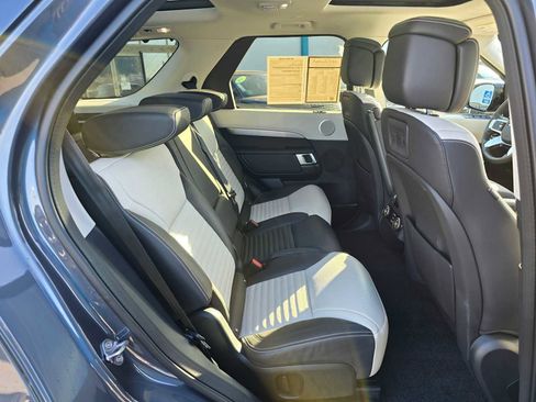 Used 2025 Land Rover Discovery Dynamic SE image 13