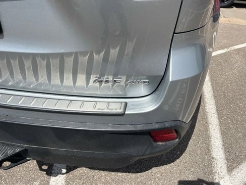 Used 2017 Toyota Highlander XLE image 12