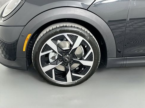 Certified 2025 MINI Cooper 2-Door Hardtop image 22