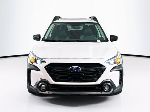 Used 2025 Subaru Outback Onyx Edition image 2