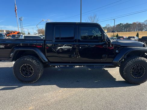 Used 2023 Jeep Gladiator Sport image 7