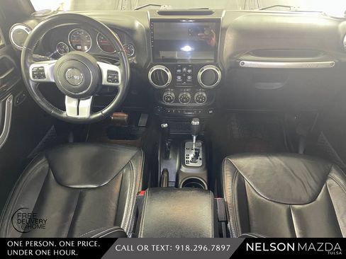 Used 2017 Jeep Wrangler Unlimited Rubicon image 40