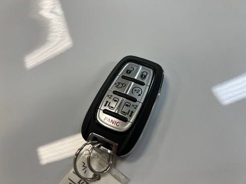 Used 2024 Chrysler Pacifica Touring-L FWD image 37