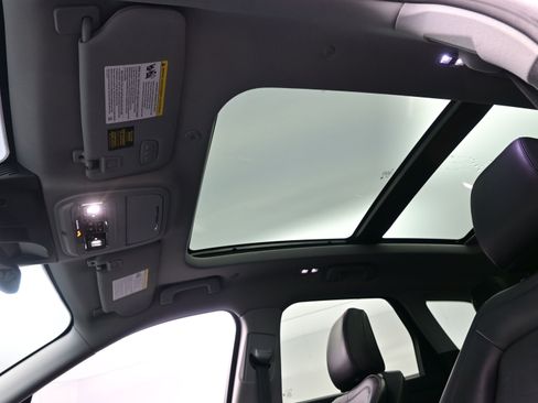 Used 2022 Lincoln Corsair AWD w/ Premium Package image 19