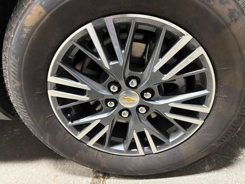 Used 2025 Chevrolet Traverse LT FWD image 43