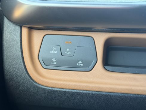 New 2025 Volkswagen ID. Buzz Pro S image 27