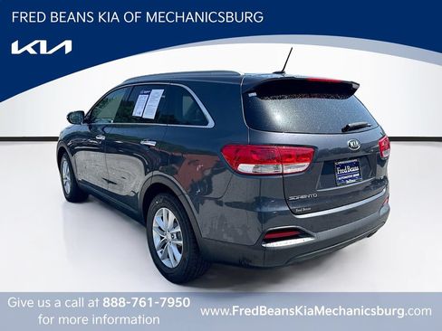 Used 2017 Kia Sorento AWD image 5