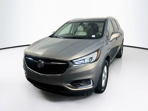 Used 2019 Buick Enclave Essence FWD image 3