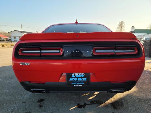 Used 2016 Dodge Challenger SXT Plus image 5