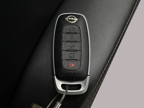 Certified 2025 Nissan Rogue SV image 31