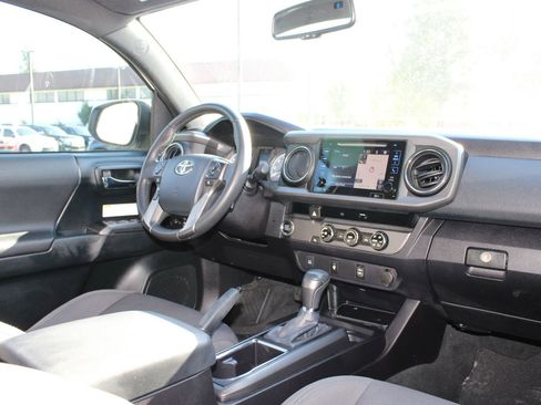 Used 2016 Toyota Tacoma TRD Off-Road image 22