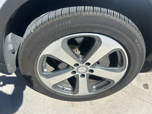 Used 2016 Mercedes-Benz GLC 300 4MATIC w/ Premium Package image 34