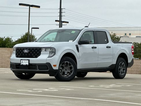 New 2025 Ford Maverick XLT w/ Equipment Group 302A AWD/4WD image 2