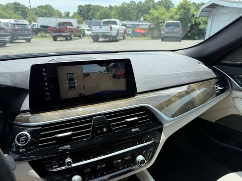 Used 2018 BMW 530i xDrive AWD/4WD image 14