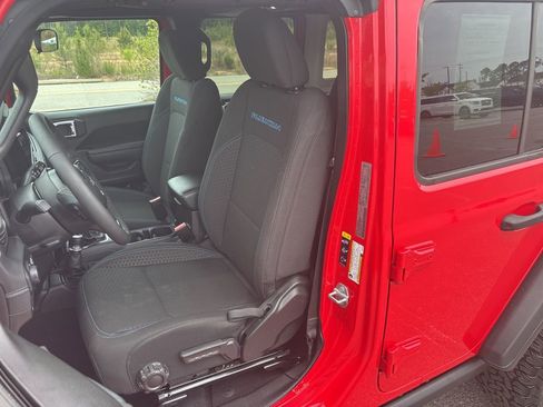 Used 2025 Jeep Wrangler Unlimited Rubicon 4xe w/ Convenience Group AWD/4WD image 42