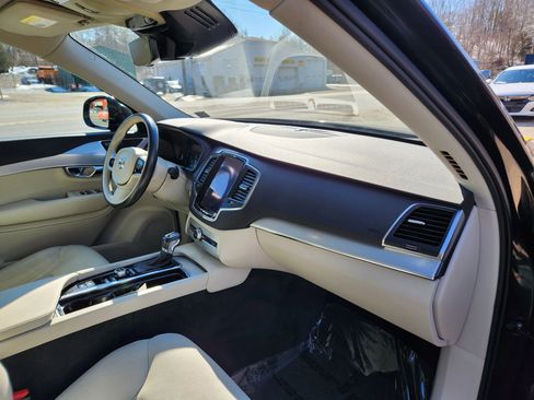 Used 2017 Volvo XC90 T5 Momentum w/ Vision Package image 19