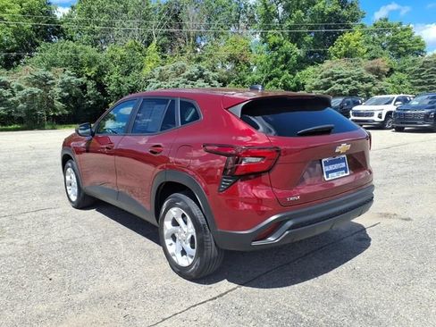 Used 2024 Chevrolet Trax LS w/ LS Convenience Package FWD image 5