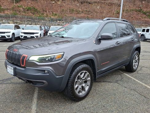 Used 2020 Jeep Cherokee Trailhawk w/ Cold Weather Group AWD/4WD image 3