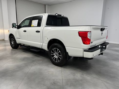 Used 2024 Nissan Titan SV w/ SV Convenience Package AWD/4WD image 6