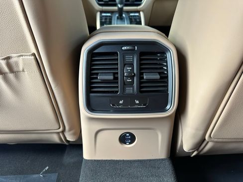 New 2026 Porsche Macan AWD/4WD image 38