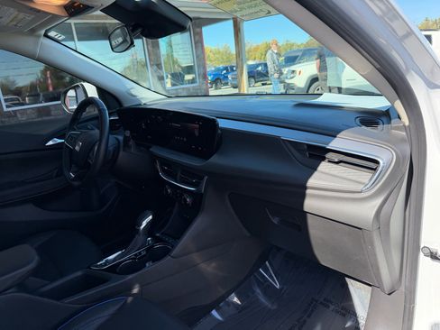 Used 2025 Buick Encore GX Sport Touring w/ Comfort Package image 21