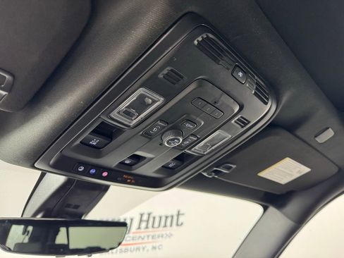 Used 2022 GMC Yukon XL Denali w/ Denali Premium Package image 26