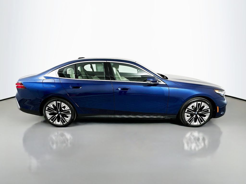 Used 2026 BMW 530i w/ Executive Package RWD image 4