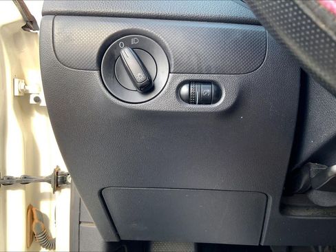 Used 2011 Volkswagen Jetta Sedan FWD image 35