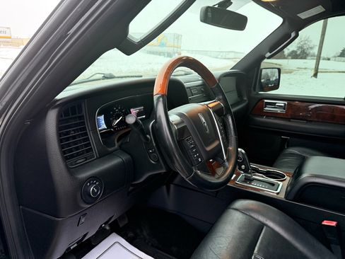 Used 2016 Lincoln Navigator Select image 17