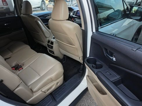Used 2018 Honda Pilot Touring image 16