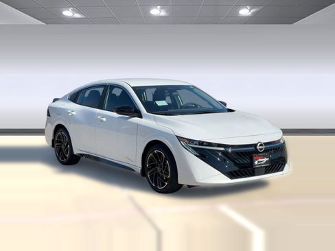 New 2026 Nissan Sentra SR w/ Floor Mat Package FWD image 7